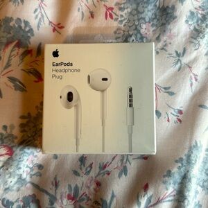 NWT- unopened Apple EarPods with headphone plug